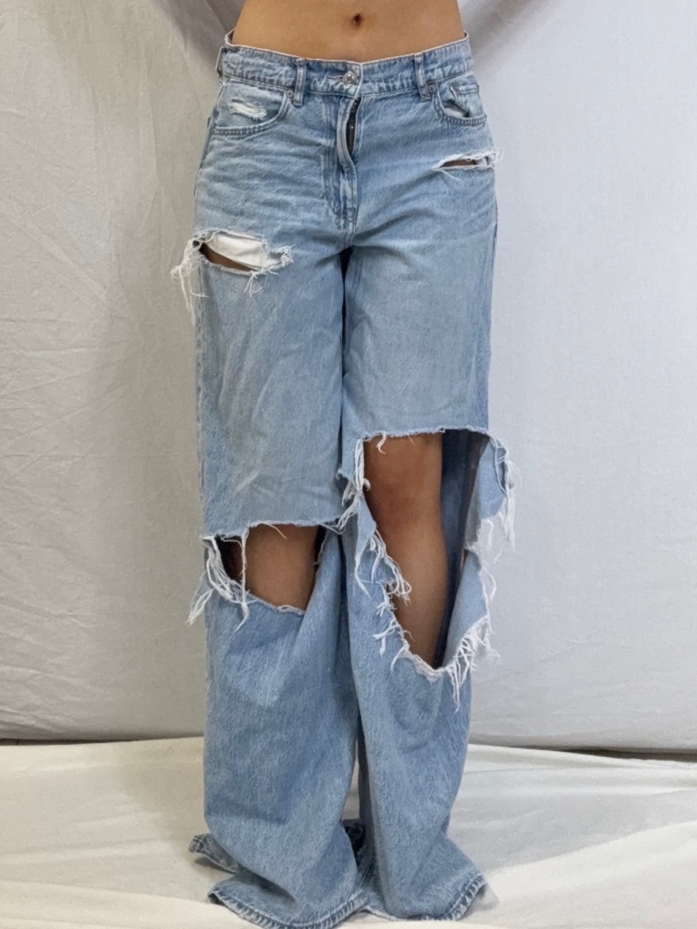 American Eagle Distressed Baggy Jeans